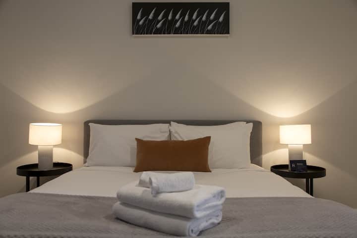 Toalla y ropa de cama limpias para tu estancia