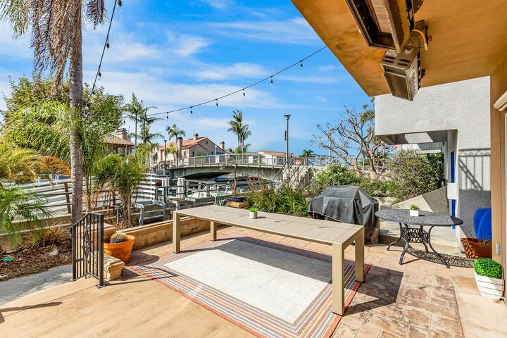 Expansive 4BR Waterview | Elevator gallery image 4