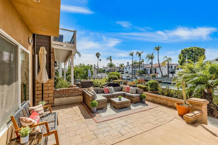 Expansive 4BR Waterview | Elevator gallery image 3