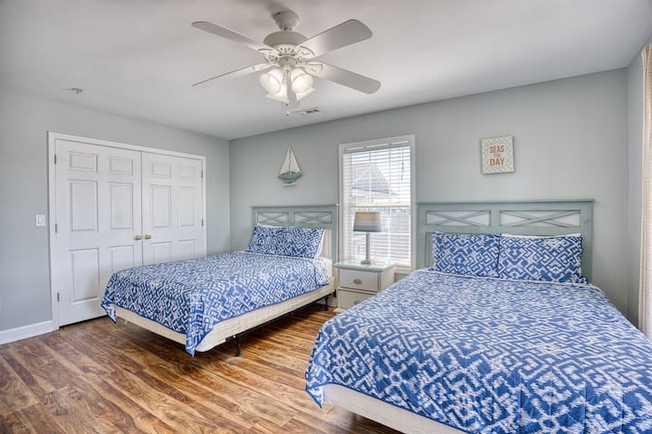 ห้องนอน: เตียงควีนไซส์ 2 หลัง