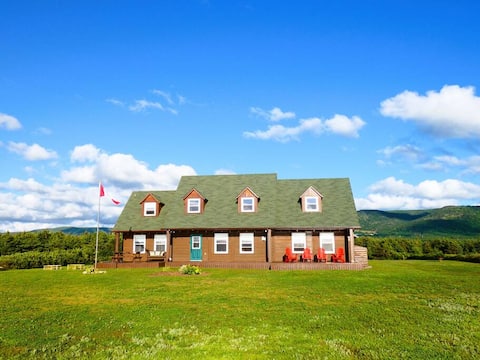 Cabot Trail Ocean Front & Mountain View Lodge