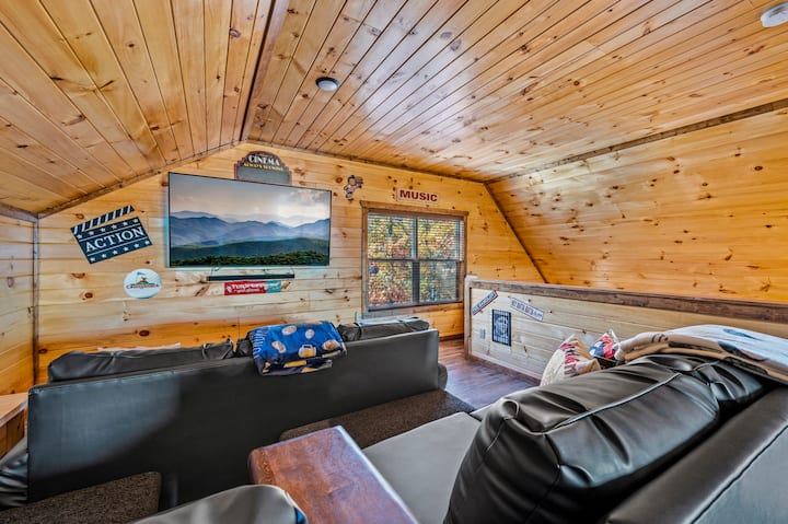 Movie Night with the fam? Need to send the kids upstairs for some peace? We got you covered, including a major view from this 3rd floor!
