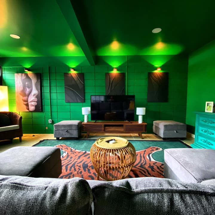 2 mi from LSU! MCM Masterpiece - Sleeps 10 - Houses for Rent in