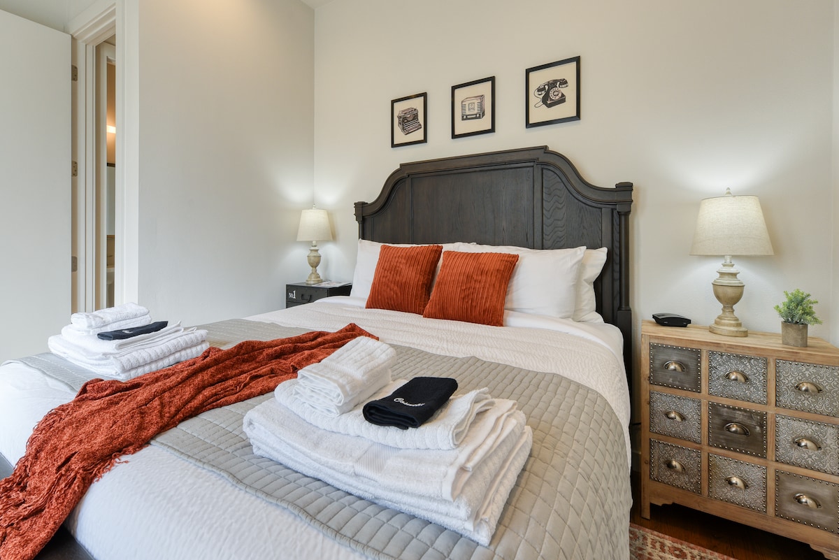 جناح في الطابق الثاني مع سرير بمقاس كبير وبوش + مرتبة فاخرة معتمدة من أويكو تيك