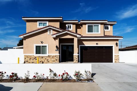 5-Bedroom/4-bath Sleeps 16 By Disneyland