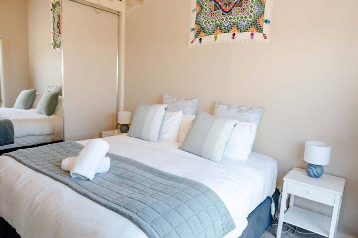 12 Apostles Beach House; with ocean & valley views gallery image 5