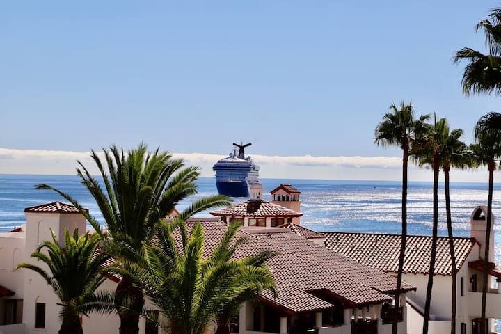 Luxury Spacious Serene Home with Private Balconies