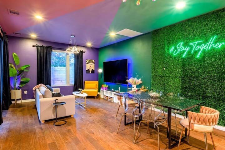 Austin 5BR House with Backyard near Rainey St