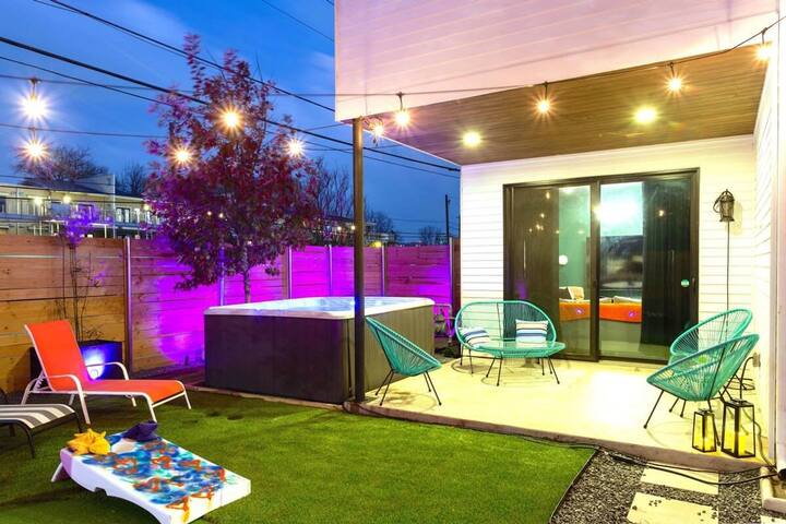 Austin 5BR House with Backyard near Rainey St gallery image 5