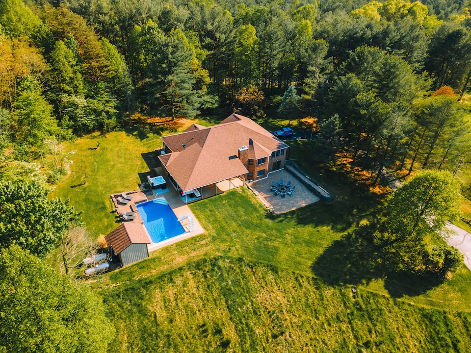 Top-earning Airbnb listing in Swan Township, 4 bedrooms