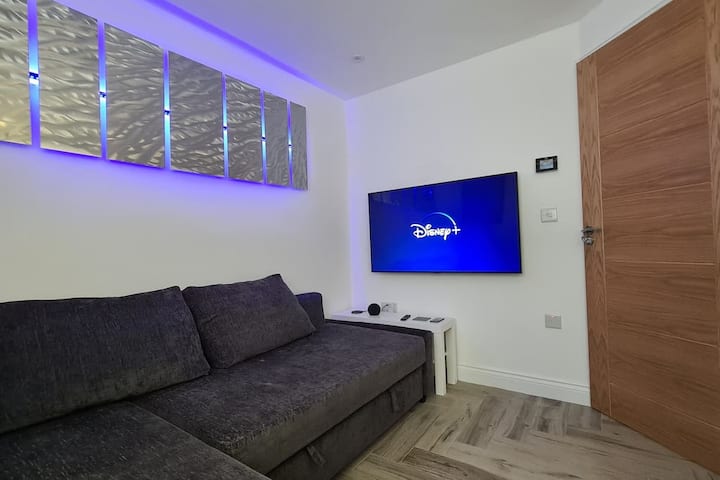 The One- Luton 1 Bed, Free Parking - Luton