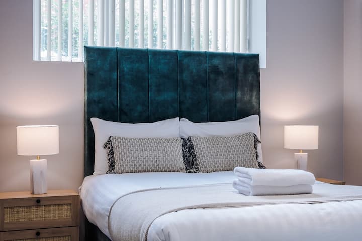 Грузиската куќа за тренери 2, Ливерпул - домаќин и престој