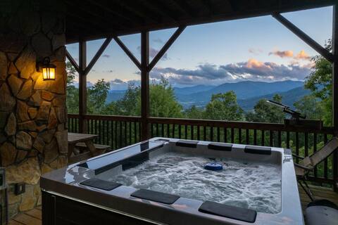 Luxury 4200 sqft Log Cabin on 50 Acres! Sleeps 16!