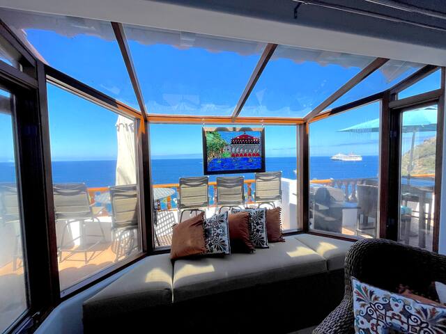Gorgeous Catalina Villa in Hamilton Cove gallery image 5