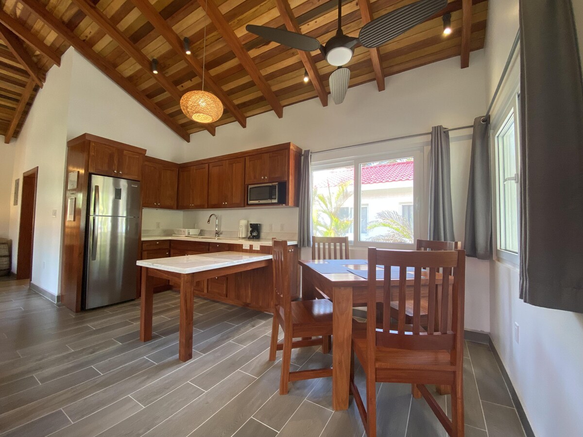 Ceiba Beach Resort. Beach Cabana, Placencia — 1 bedroom vacation rental in Seine Bight