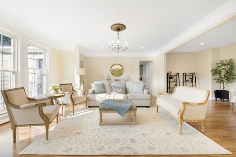 Newly Renovated Historical Home Getaway-Old Mystic