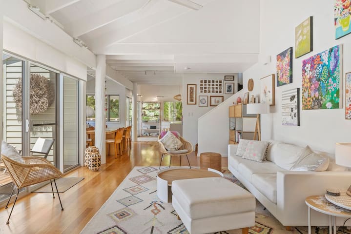 Beachside Oasis with Pool Close to Beach