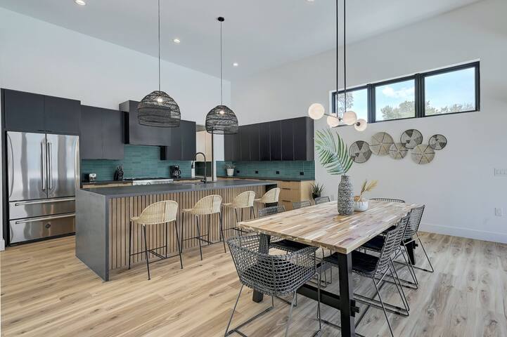 UT Football Fave – Pool, Hot Tub, Tulum Inspired gallery image 3