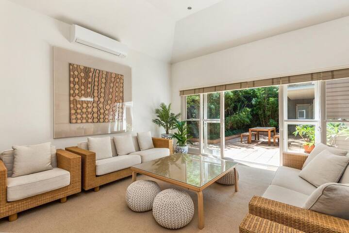 Nabilla by Palm Beach Holiday Rentals. gallery image 3