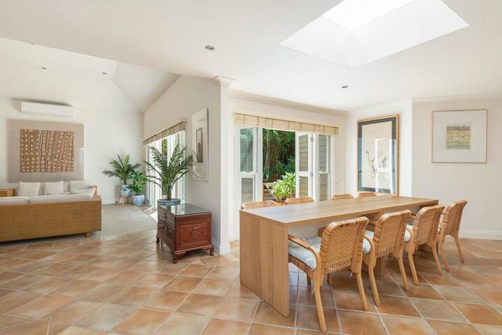 Nabilla by Palm Beach Holiday Rentals. gallery image 5