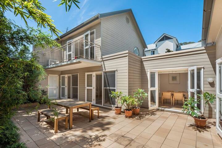 Nabilla by Palm Beach Holiday Rentals.