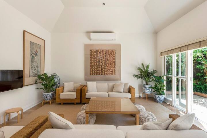 Nabilla by Palm Beach Holiday Rentals. gallery image 4