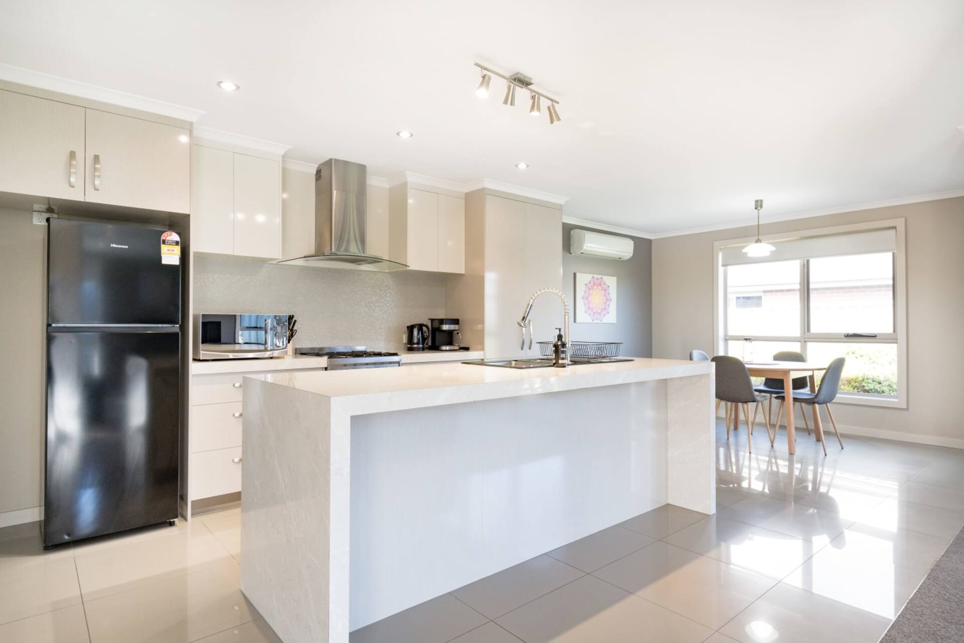 Cute and Cosy 2 Bedroom Unit with Parking and WiFi