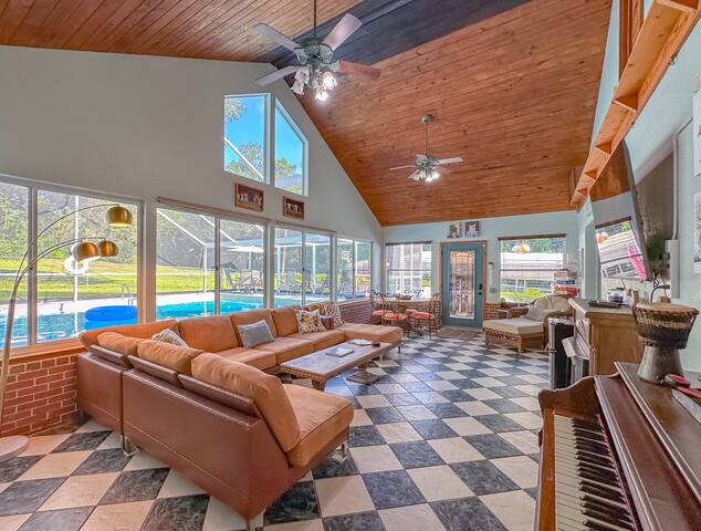 Pink Porch Tally managed Airbnb listing 1