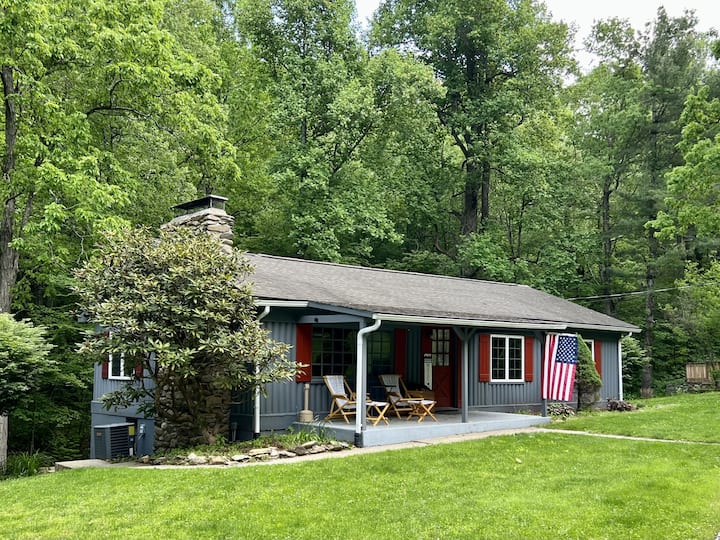 Pet Friendly Three Bedroom in Blue Ridge Mountains Cabins for Rent in Lyndhurst, Virginia