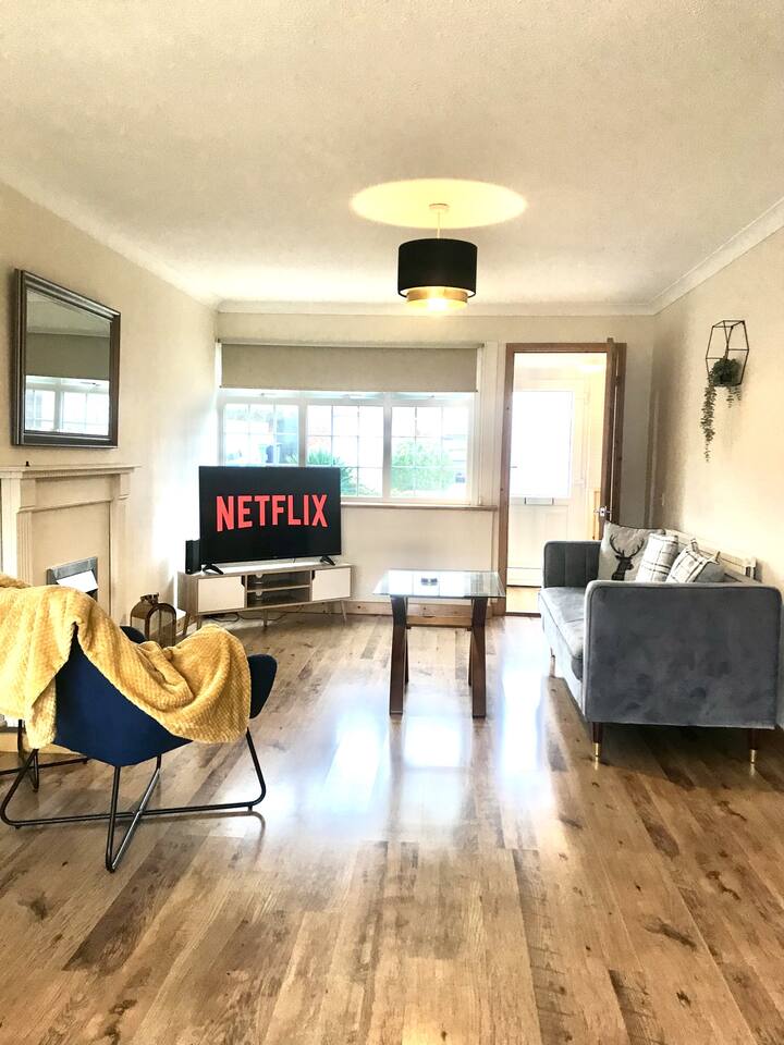 3 Bedroom Home With Driveway Parking Houses for Rent in Castle