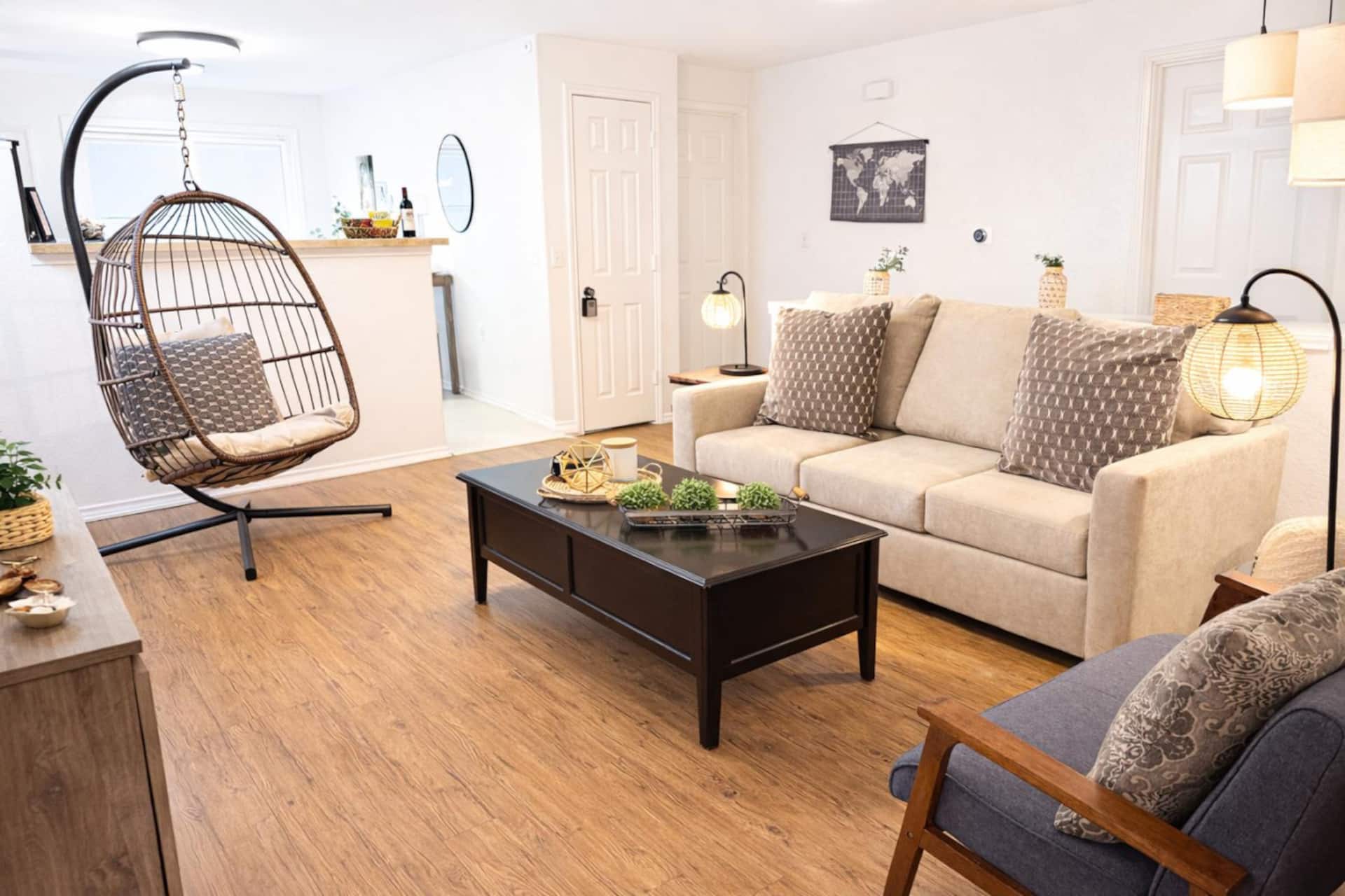 Pet Friendly ATX Gem~Close to Downtown~Priv/Patio