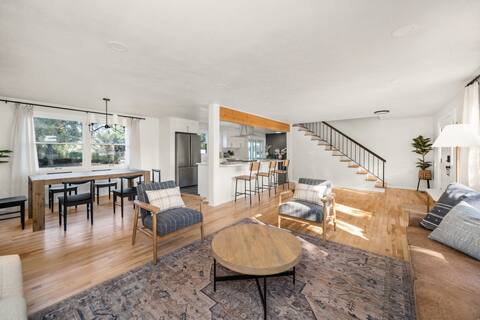 Beautiful 3 story Villa - Hot Tub and outdoor Pool