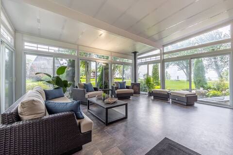Lakefront Escape - 4BR Cottage, Beach & Fire Pit