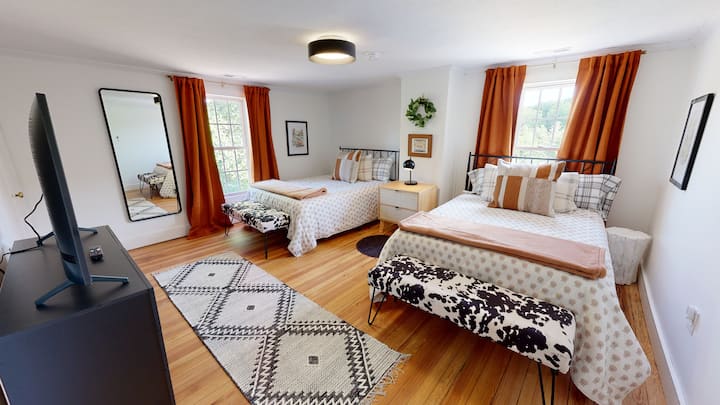 غرفة نوم الضيوف (سريران كبيران)