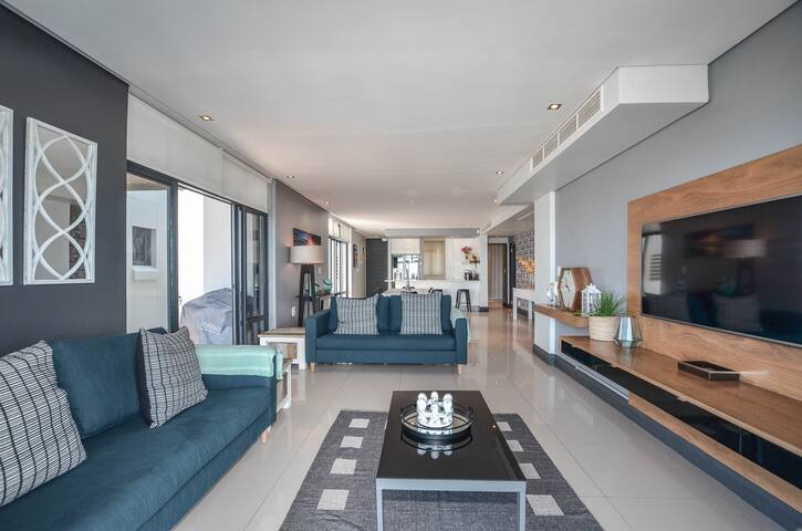 Executive Apartment with Ocean Views in Blouberg gallery image 2