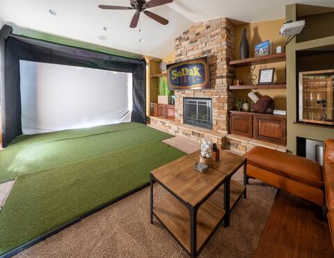 The Clubhouse: Hot Tub, Sauna, Golf Sim, Gym, Pool