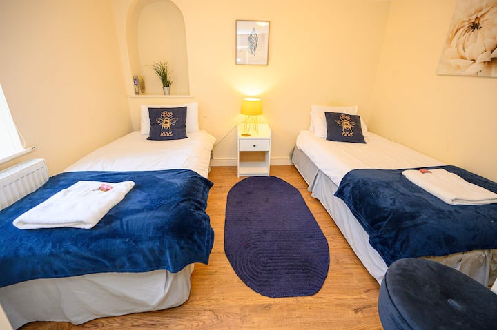 طابق سفلي بغرفة نوم مزدوجة