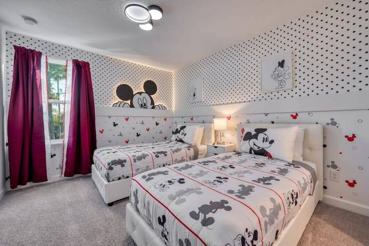 Mickey suite