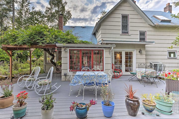 Charming Historic Retreat Near Poverty Bay!