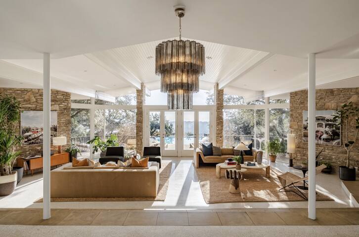 Austin Skyline Views + Private Pool – Brigadoon! gallery image 2