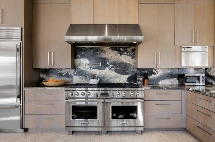 Austin Skyline Views + Private Pool – Brigadoon! gallery image 4