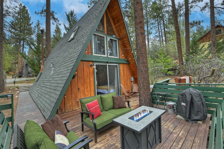 The Big Bear A-Frame: Hot Tub! Close to Bear Mtn! - Houses for