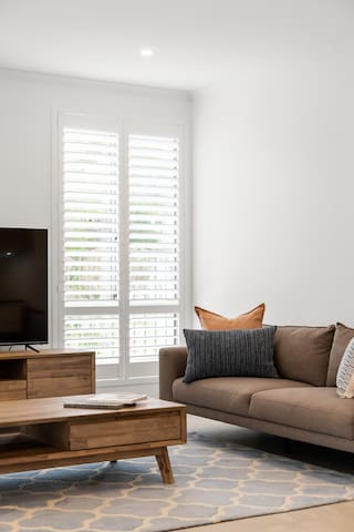 Modern Minimalistic Home gallery image 2