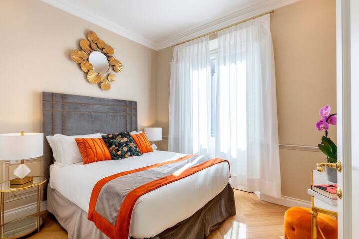 Cozy 3BR Apartment Near Strozzi | Via della Spada gallery image 3