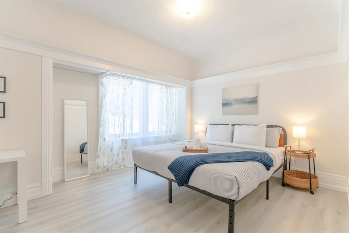 Primarna spavaća soba - bračni krevet (širine 180 - 200 cm)