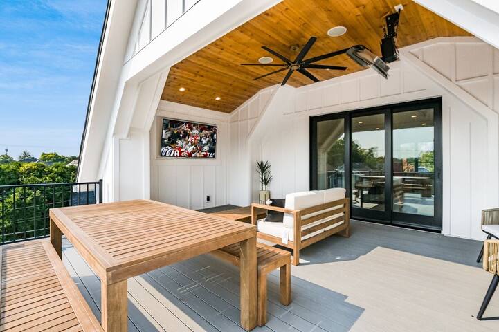 Luxury New Build w/ Theater Room & Rooftop Terrace gallery image 2