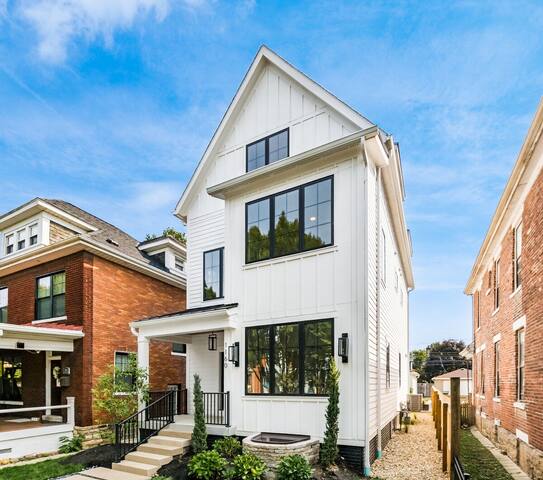 Luxury New Build w/ Theater Room & Rooftop Terrace gallery image 4