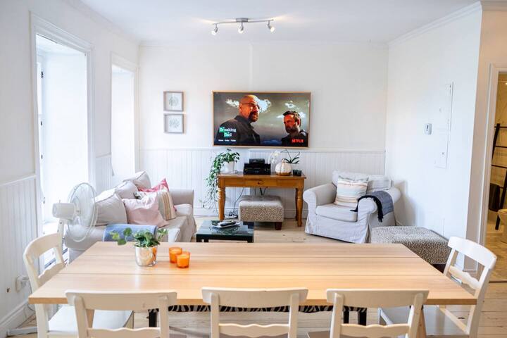 Terrace – Old Quebec – Free Parking gallery image 3