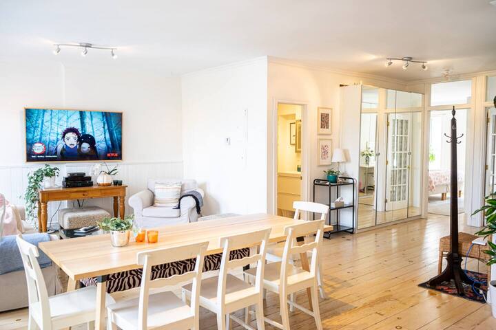 Terrace – Old Quebec – Free Parking gallery image 5