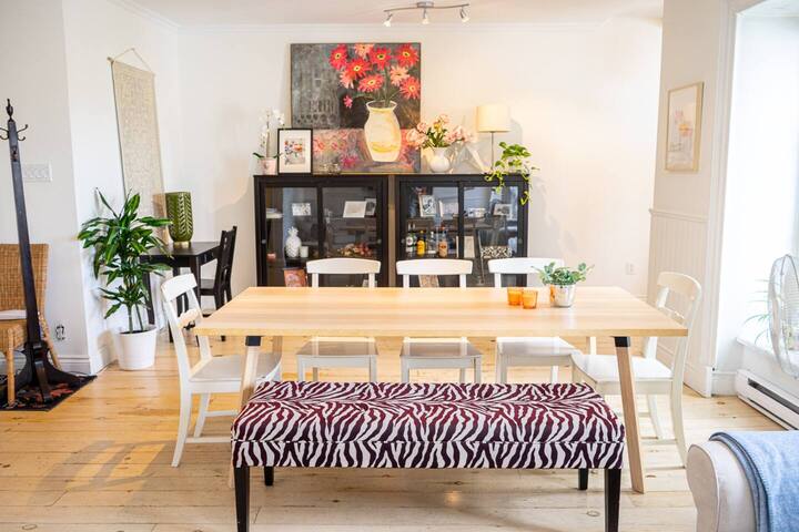 Terrace – Old Quebec – Free Parking gallery image 4